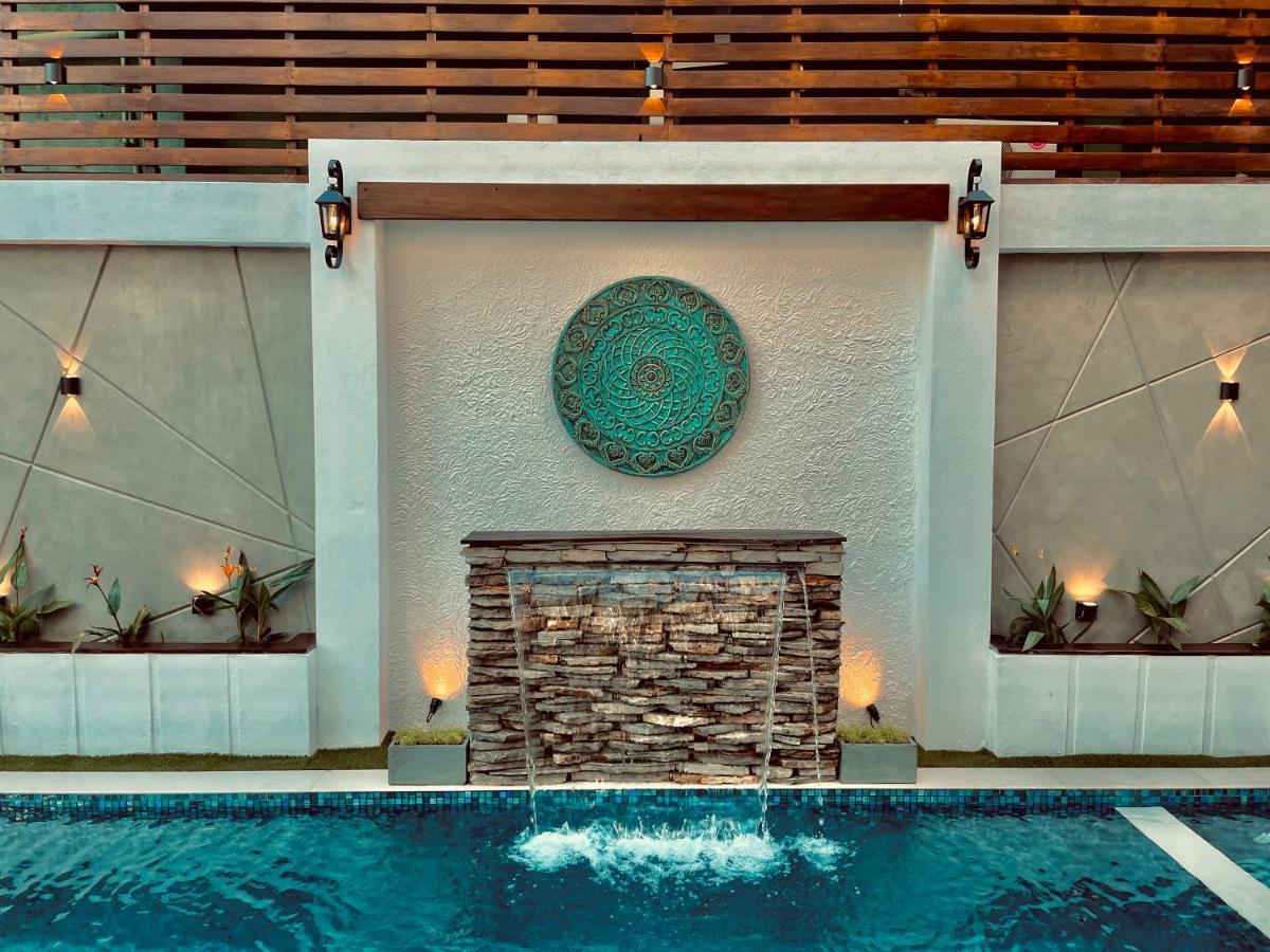 8 Plus Luxury Apartments Negombo Bagian luar foto