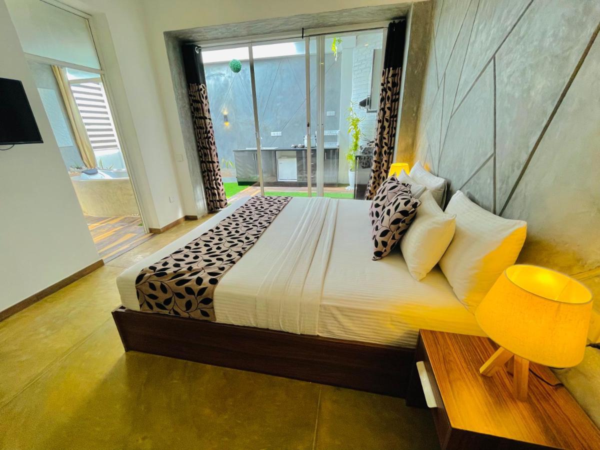 8 Plus Luxury Apartments Negombo Bagian luar foto
