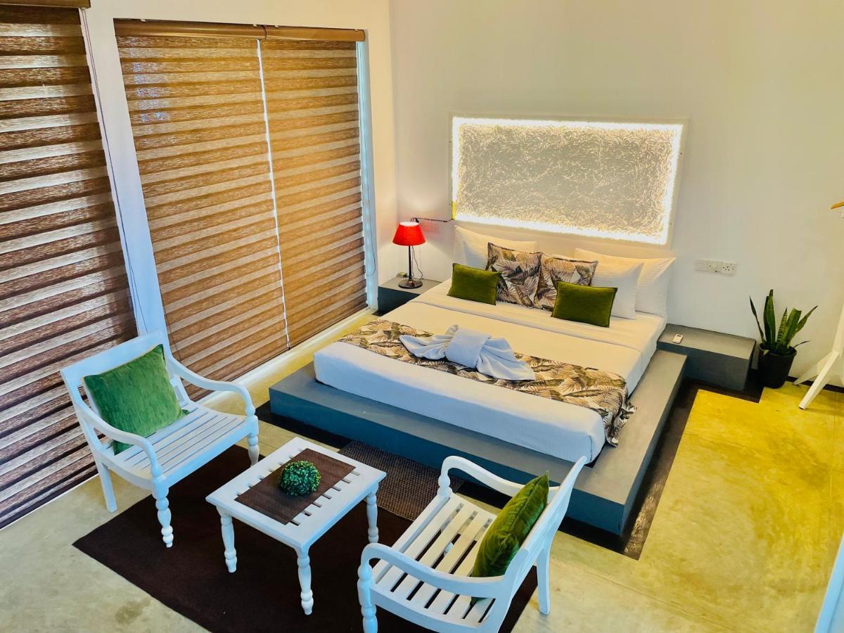 8 Plus Luxury Apartments Negombo Bagian luar foto