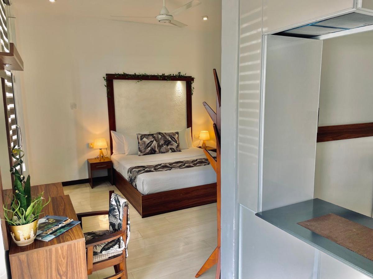 8 Plus Luxury Apartments Negombo Bagian luar foto