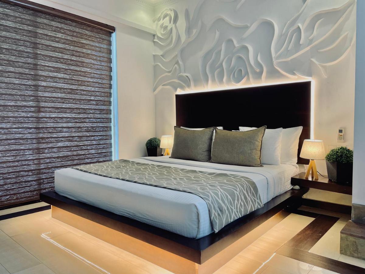 8 Plus Luxury Apartments Negombo Bagian luar foto