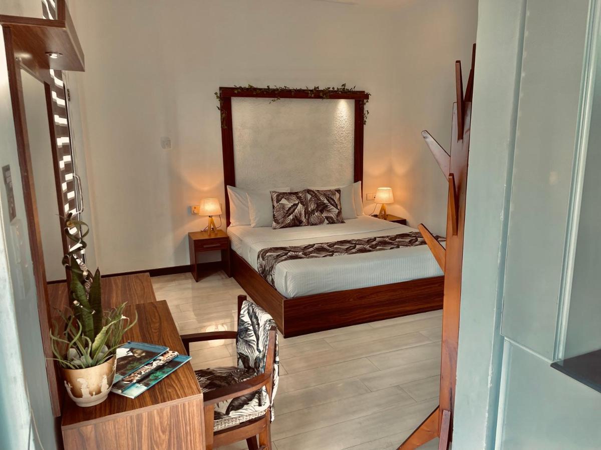 8 Plus Luxury Apartments Negombo Bagian luar foto