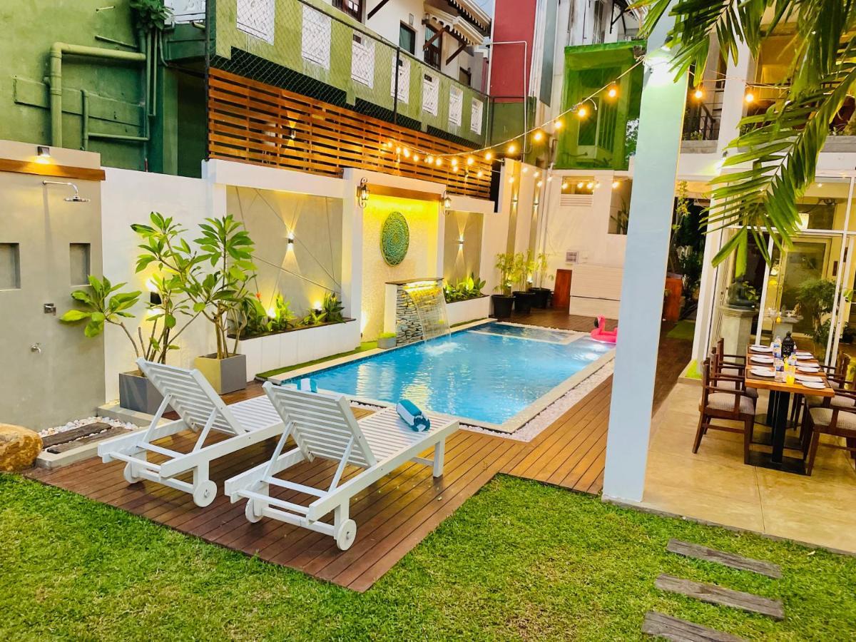 8 Plus Motels Negombo Bagian luar foto