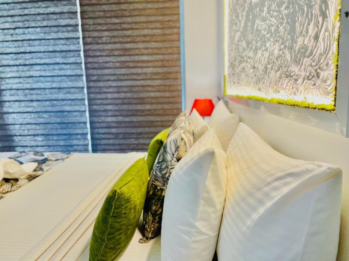 8 Plus Luxury Apartments Negombo Bagian luar foto
