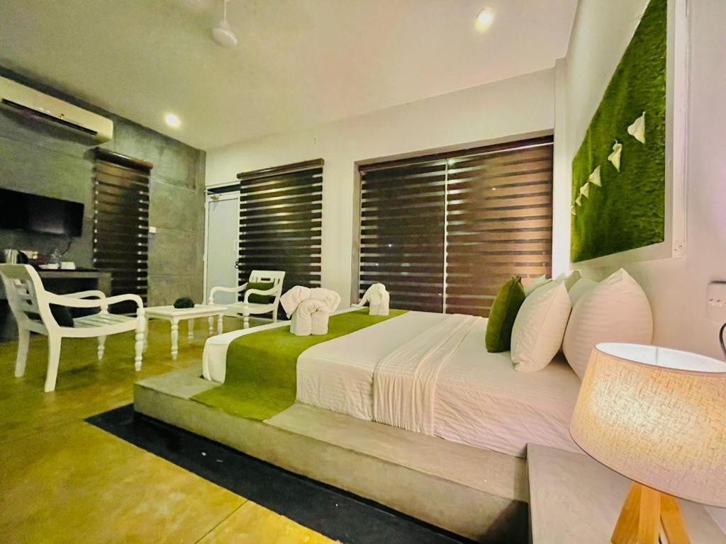 8 Plus Luxury Apartments Negombo Bagian luar foto