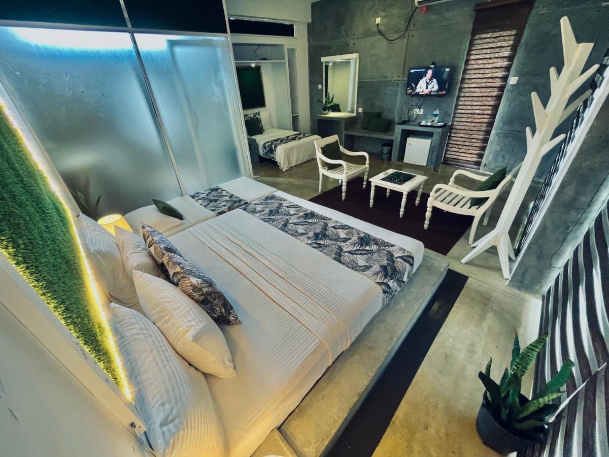 8 Plus Luxury Apartments Negombo Bagian luar foto