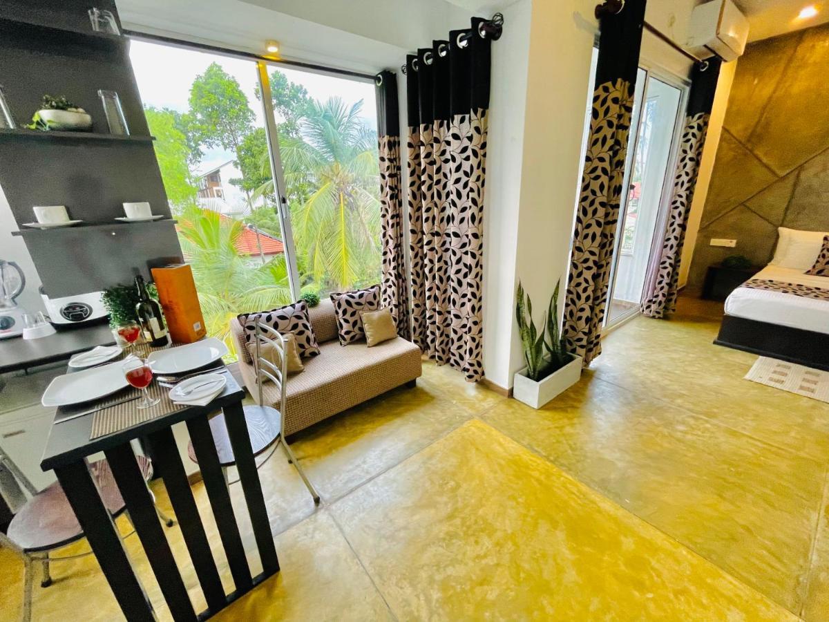 8 Plus Luxury Apartments Negombo Bagian luar foto