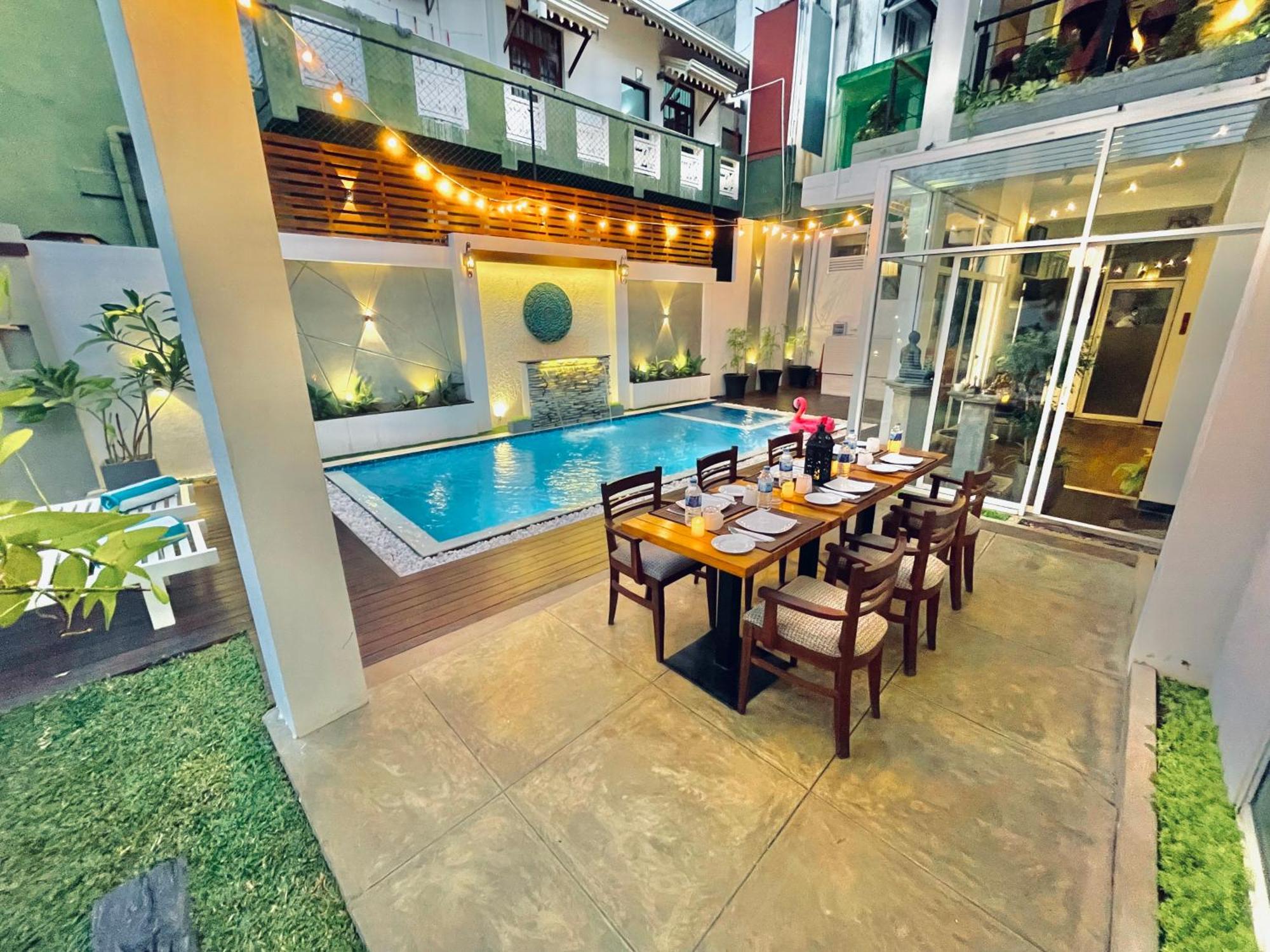 8 Plus Luxury Apartments Negombo Bagian luar foto