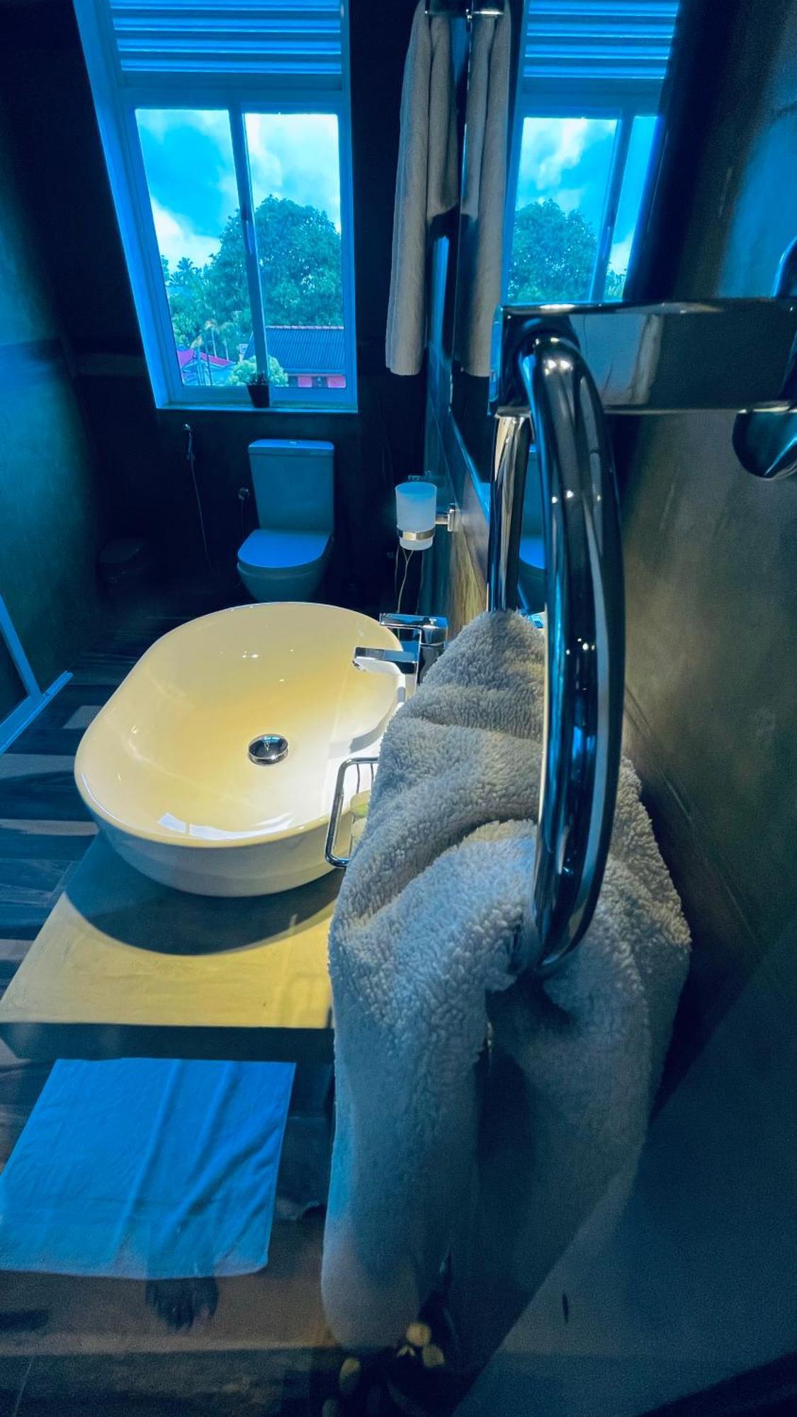 8 Plus Luxury Apartments Negombo Bagian luar foto