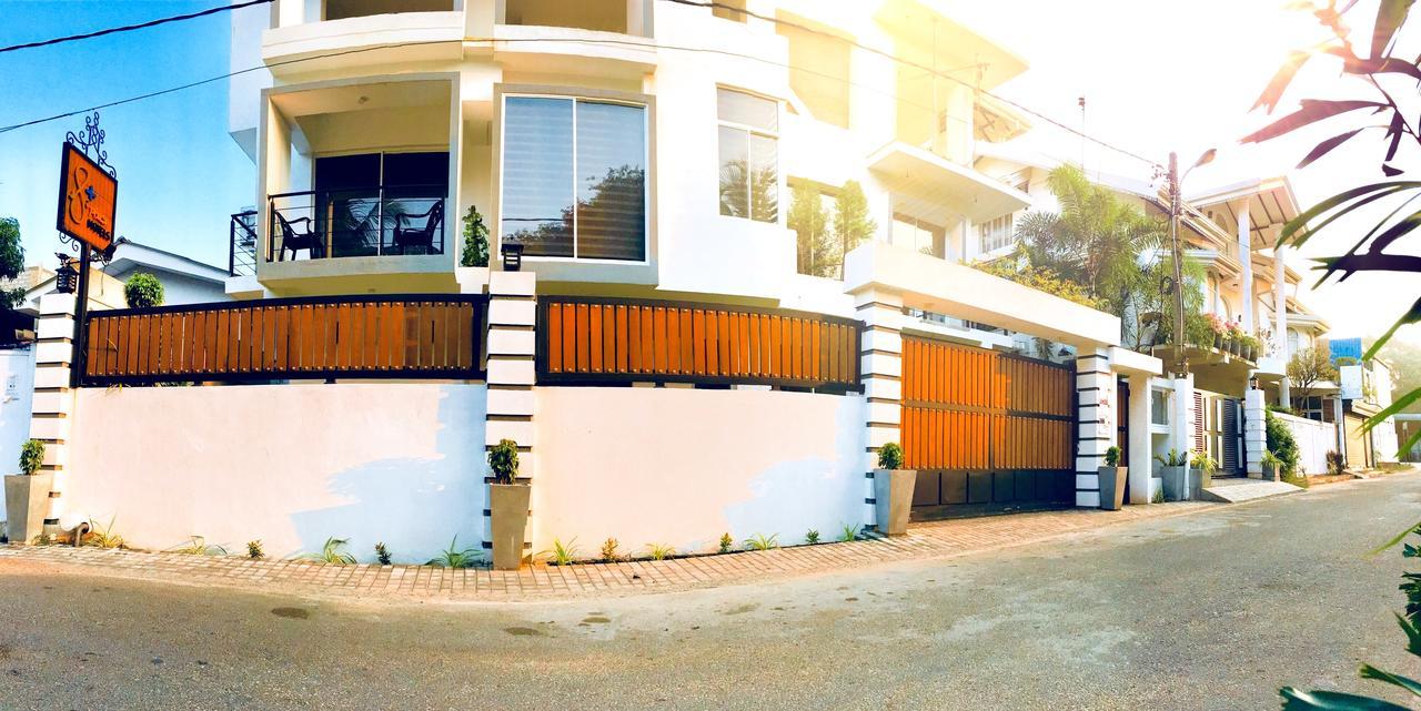8 Plus Luxury Apartments Negombo Bagian luar foto